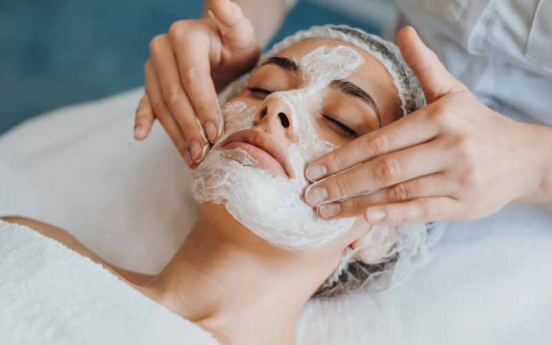 Antalya’da Profesyonel Cilt Bakımı Rehberi: Antalya Enza Güzellik Merkezi ile Işıltılı Bir Dönüşüm